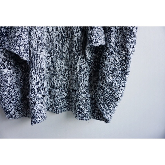 Abercrombie & Fitch Oversized Short Sleeve Sweater - Picture 3 of 8